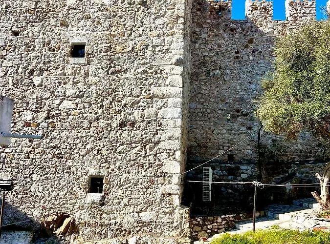 Mustafa Tokalac Castle House بيت ضيافة