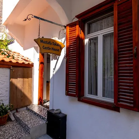 Mustafa Tokalac Castle House بيت ضيافة
